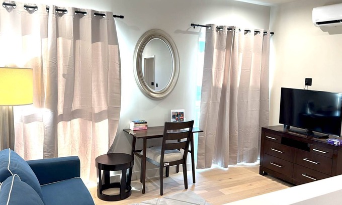 Boyle Heights Hotel | Charming 4-bedroom Art Deco Townhome