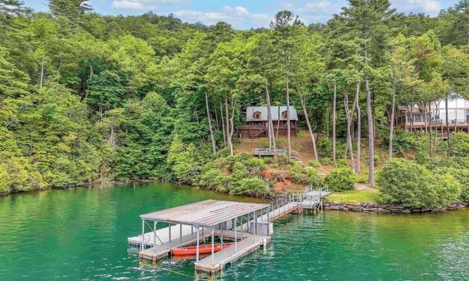 Salem Cabin | Charming 4-bedroom WATERFRONT, WiFi, gentle slope from cabin to Lake Jocassee.