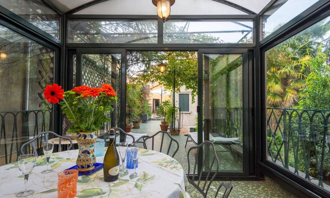 Dorsoduro Apartment | Charming 4 bedrooms Apartment with Amazing Terrace and Fairytale Garden