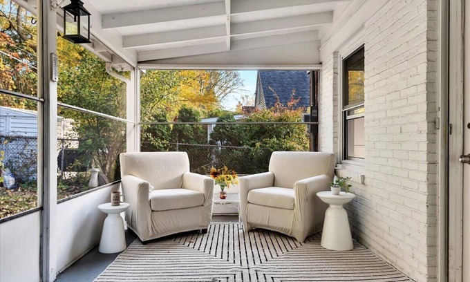 Troy House | Charming 4 Beds 2 Baths bungalow/Central AC/Near Frear Park & RPI/Pets Friendly
