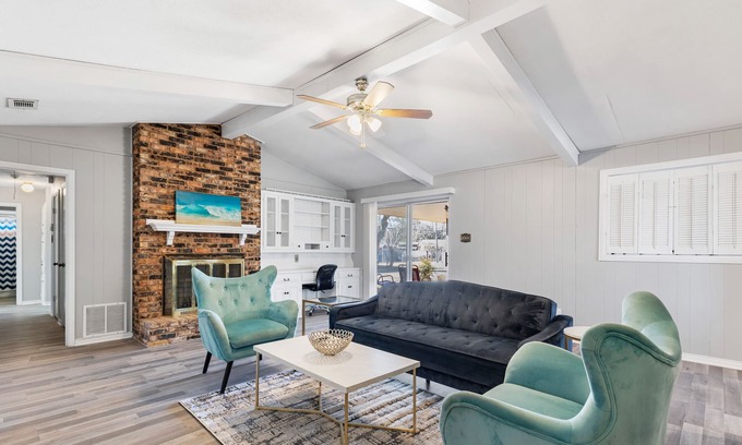 Oak Cliff House | Charming 4BR house / Game Room! 15 Min to Downtown