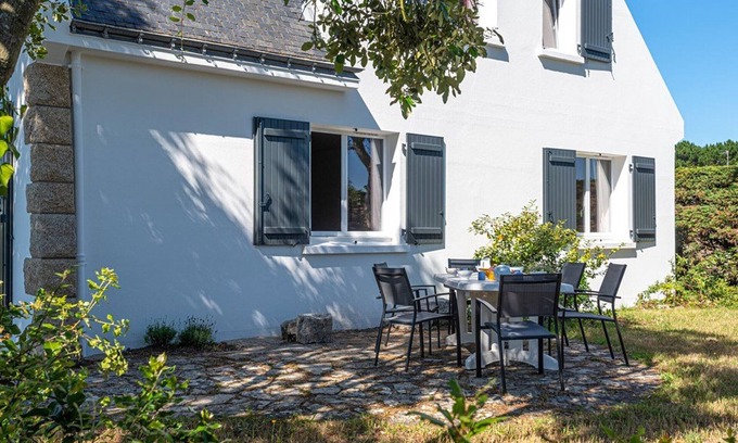 La Trinite-sur-Mer Villa | Charming 5-Room Neo-Breton Villa, 600m from Kervillen Beach, 3* Amenities, WiFi, Pet-Friendly