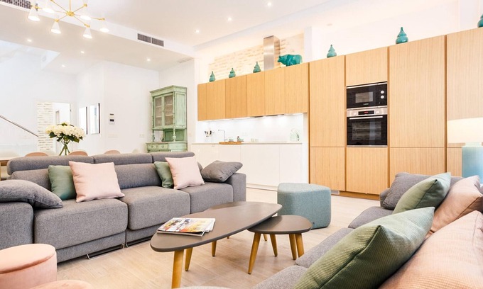 El Arenal Villa | Charming 6-Bedroom House with Terraces in the Heart of Historic Seville