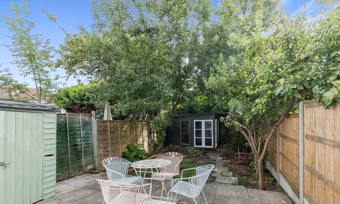 Horfield House | Charming 6 Bedroom House Bristol
