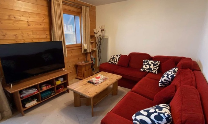 Cohennoz Apartment | Charming 6-Person Apartment with Pool, Parking, and Balcony in Crest-Voland