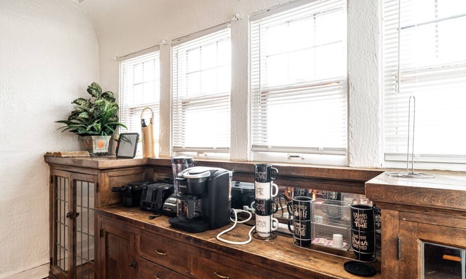 Milwaukee House | Charming 6BR Home in Milwaukee’s Historic District