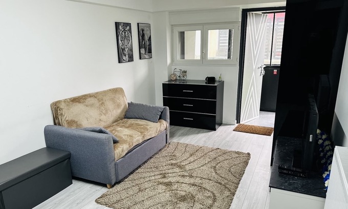 Sevran House | Charming accommodation, free parking, RER B train, CDG Airport, Parc des Expos
