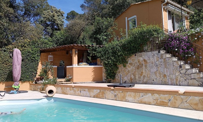 Evenos Apartment | Charming air-conditioned studio with swimming pool for 2 people