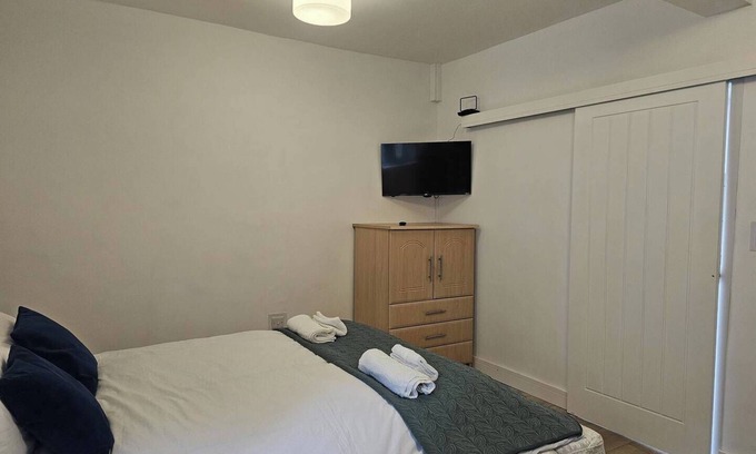 Bridgend Apartment | Charming and Compact Studio in Bridgend