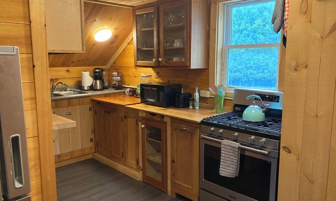 Moscow Other | Charming and convenient, private unit in original farmhouse in Waterbury Center.