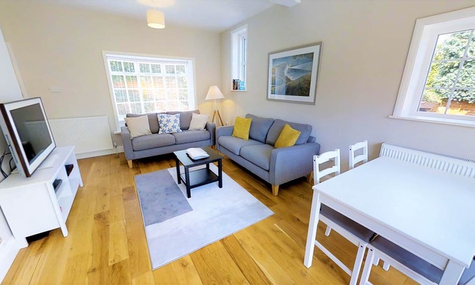 Meads Cottage | Charming and cosy cottage in the popular Meads area