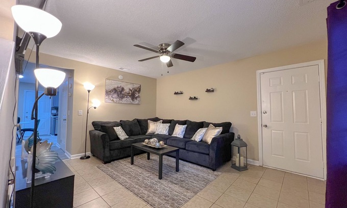 Columbia Apartment | Charming and cozy 2 bedroom apartment minutes from Ft. Jackson and VA Hospital