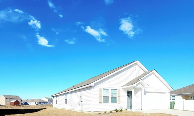 Florence House | Charming and Cozy 4BR 2BA House with Parking, Minutes from I-95 and Buc-ees