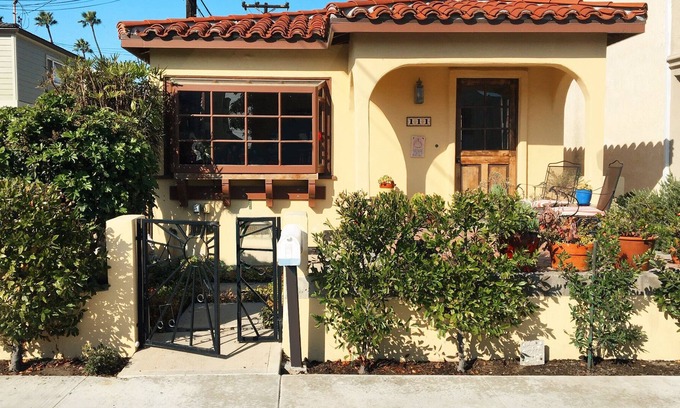 Old Towne House | Charming and Historic Seal Beach Bungalow - Steps To The Beach And Main Street