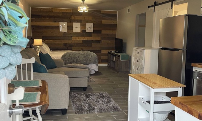 Elizabethton Apartment | Charming and immaculate 1-bedroom Suite/Apartment in Elizabethton