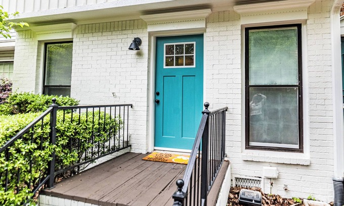 Huntsville House | Charming and remodeled furnished townhome in the heart of South Huntsville!
