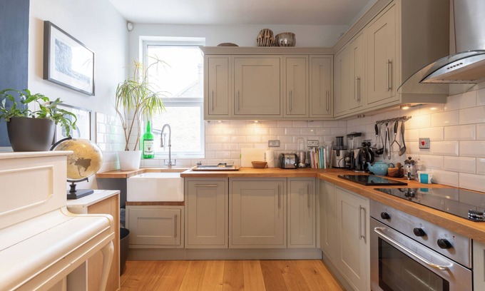 Kensal Green Apartment | Charming and Spacious 2 Bed Near Kensal Green Tube