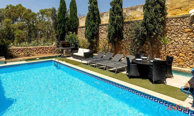 Ta' Għammar Villa | Charming and Tranquil Farmhouse in a Cul De Sac