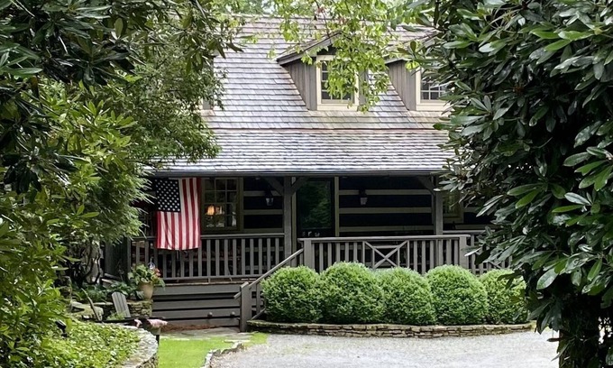 Highlands Cabin | Charming and Unique Log Cabin with Beautiful Garden Setting