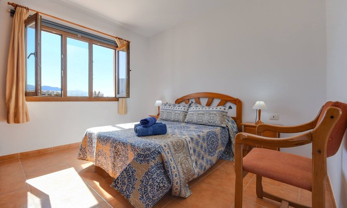Caleta de Sebo Apartment | Charming Apartment "Flor Seis" with Sea View or Mountain View, Wi-Fi & Terrace