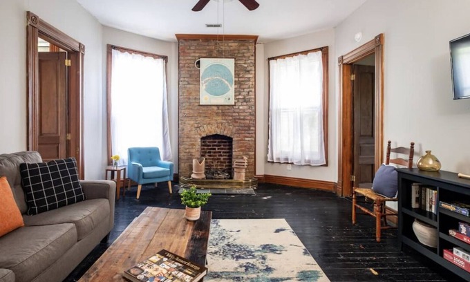 Highlands Apartment | Charming Apartment in the highlands 2bd/1bth