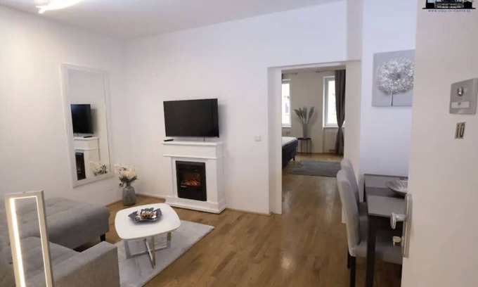 Favoriten Apartment | Charming Apartment Near Central Station, Bg10