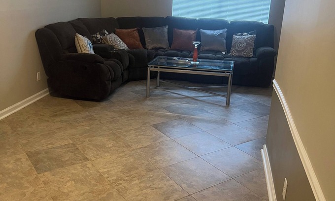 Southpoint Apartment | Charming apartment with AC and WiFi in sunny Jacksonville