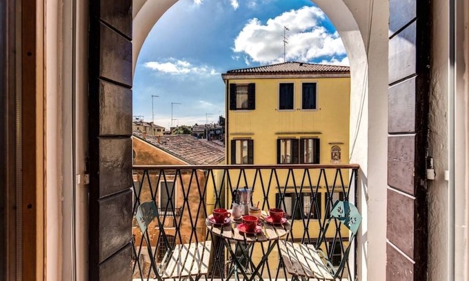 Cannaregio Apartment | Charming apartment with canal view