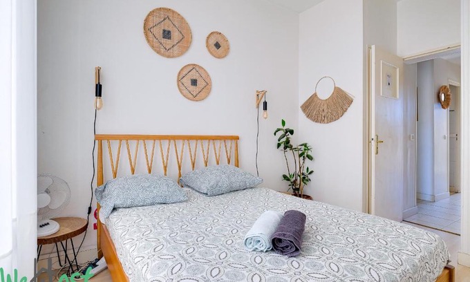 Hotel-de-Ville Apartment | Charming apartment with Cosy Balcony Old Port
