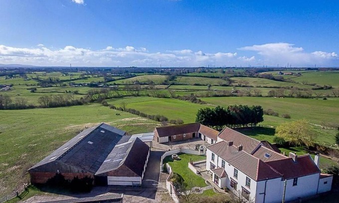 Stockton-on-Tees Apartment | Charming apartment with hot tub , Viewly Hill Farm