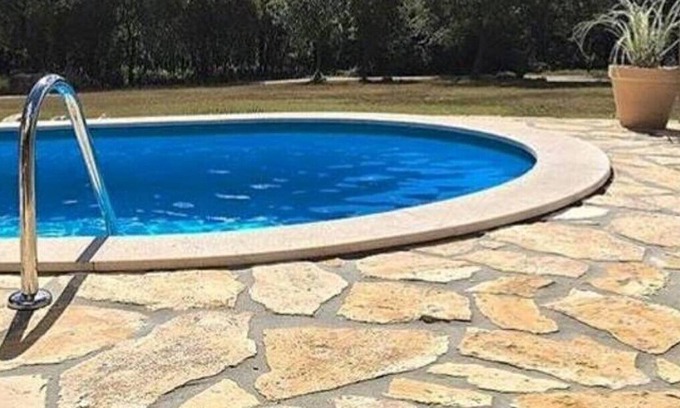 Plomin Apartment | Charming apartment with pool near sea
