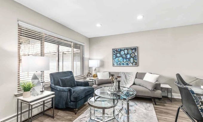 Royal Oak Apartment | Charming Apt 4 near Beaumont