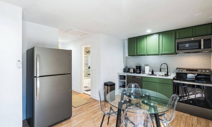 Dallas Apartment | Charming Arboretum Getaway: 1-Bedroom Hideaway