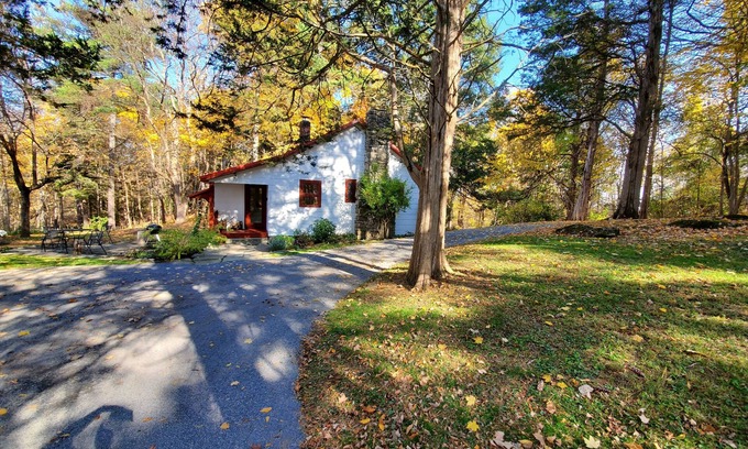 West Camp Cottage | Charming Artist's Retreat