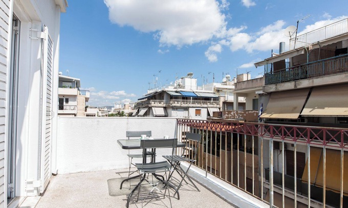 Kypseli Apartment | Charming Balcony Escape in Kipseli