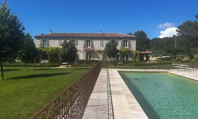 Rognes House | Charming bastide, between the Luberon and historic quaint Aix en Provence.