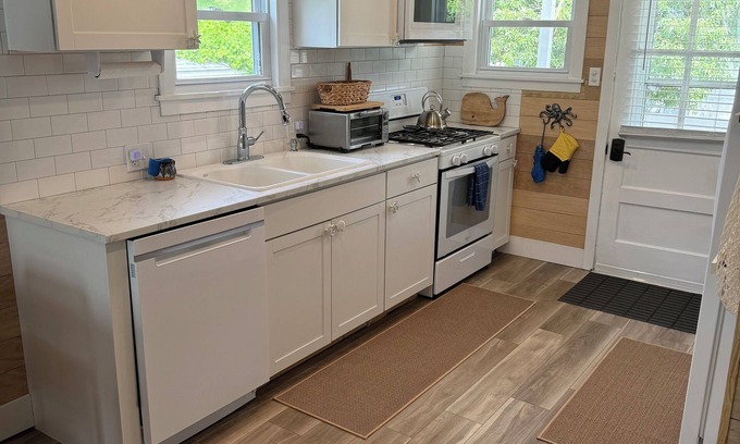 Villas Cottage | Charming Bayfront Cottage! Peaceful Escape with Stunning Sunsets.