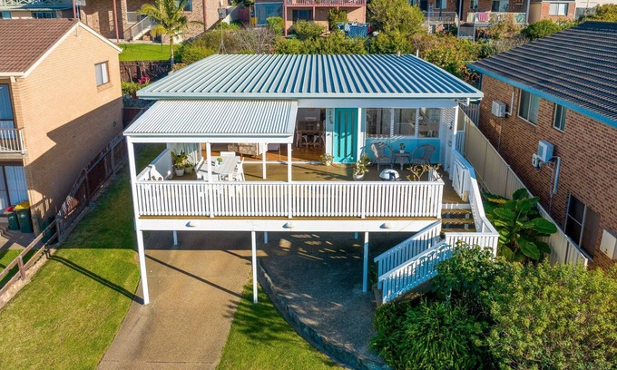 Kianga House | Charming Beach Cottage - 39 Kianga Parade