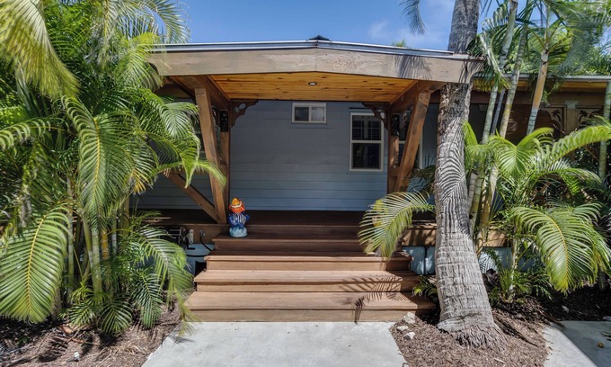 Melbourne Beach House | Charming Beachside 3BR Bungalow with hot tub