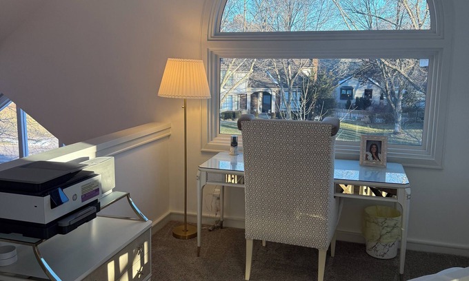 Leawood House | Charming Beautiful 3-bedroom house with AC and WiFi in terrific Leawood