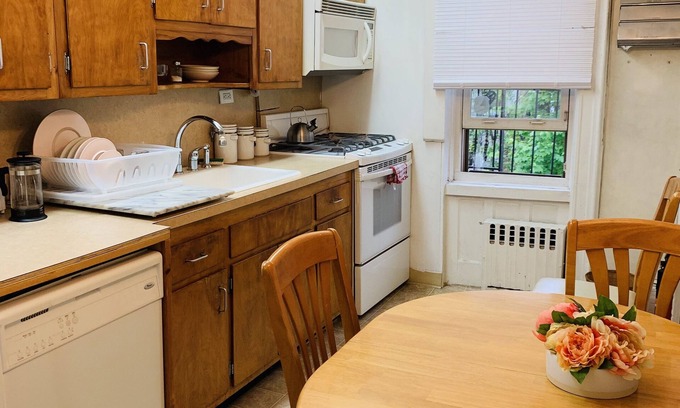 Bushwick Apartment | Charming Bedstuy Brownstone