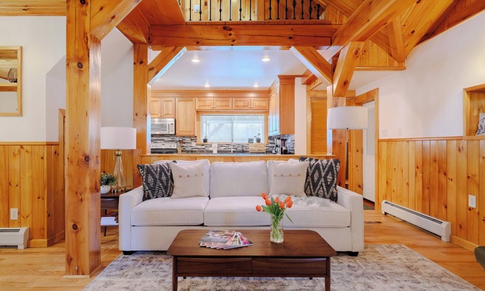 Williamstown House | Charming Berkshires Retreat – Minutes to Williamstown