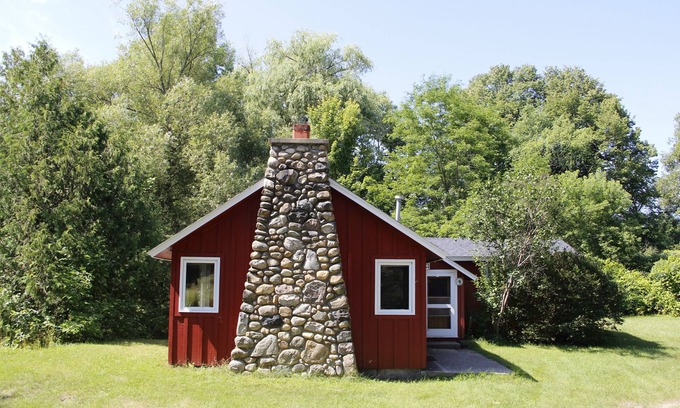 Mayfield Cabin | Charming Boardman Riverfront Cabin 2 Bedroom 1 bath