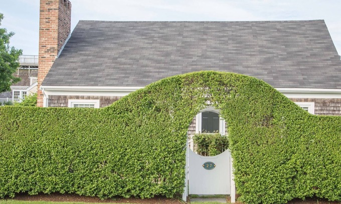 Brant Point House | Charming Brant Point 4 bedroom cottage with deck and private yard