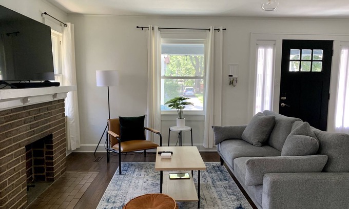 South Kansas City House | Charming Brookside Bungalow