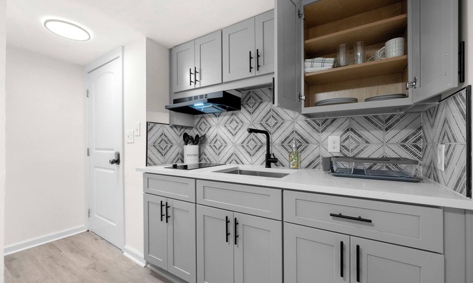 Lindridge-Martin Manor House | Charming Buckhead Studio Basement Apt with Private Entry