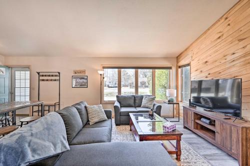 Buena Vista House | Charming Buena Vista Home with Hot Tub and Deck!