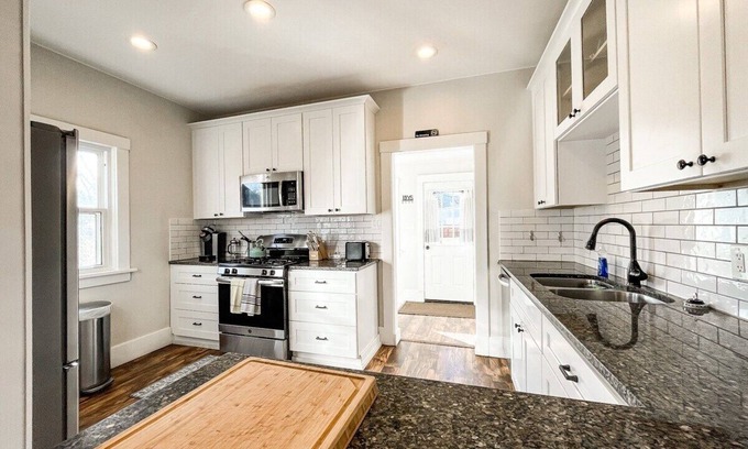 Old North End House | ❤Charming Bungalow❤ in Old North End-Pet Friendly!
