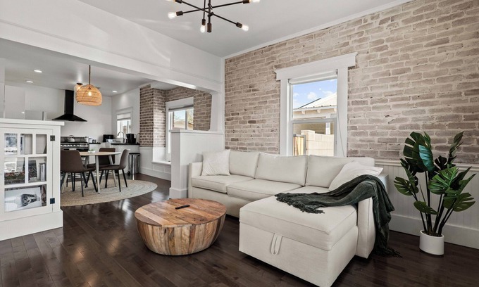 Coronado House | Charming Bungalow Near It All