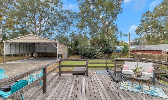 Lakeshore South House | Charming Bungalow - 10min to Downtown